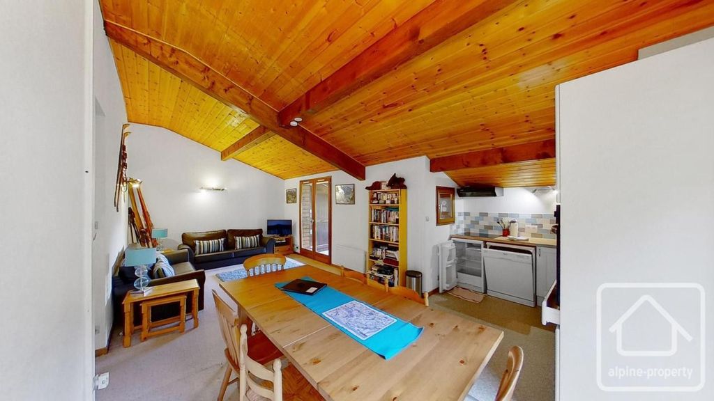 Property photo 3 of 23