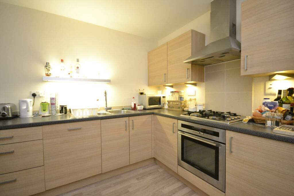 Property photo 3 of 10 Kitchen