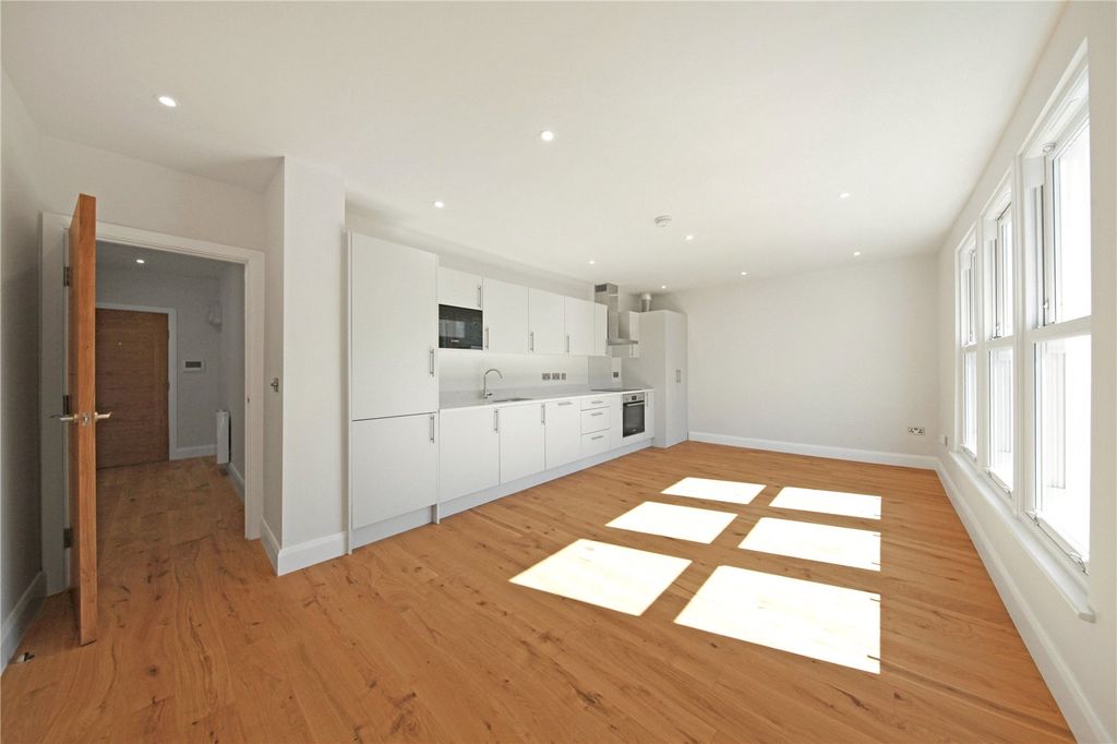 Property photo 3 of 12 Picture No. 02