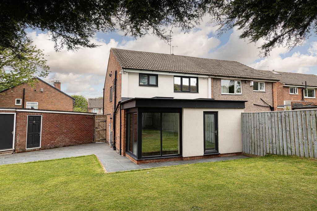 Property photo 2 of 31 010.Jpg