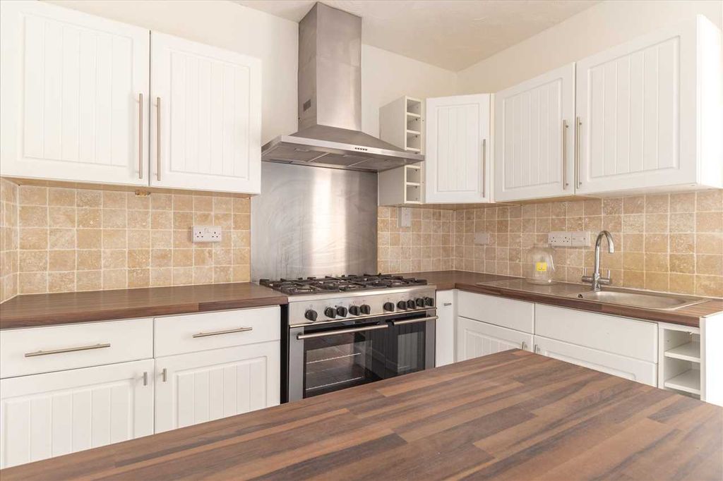 Property photo 2 of 17 Kitchen