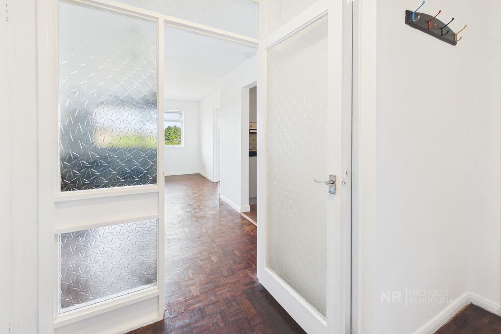 Property photo 2 of 16 Entrance Hall