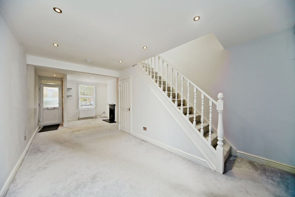 Property photo 2 of 12 Photo