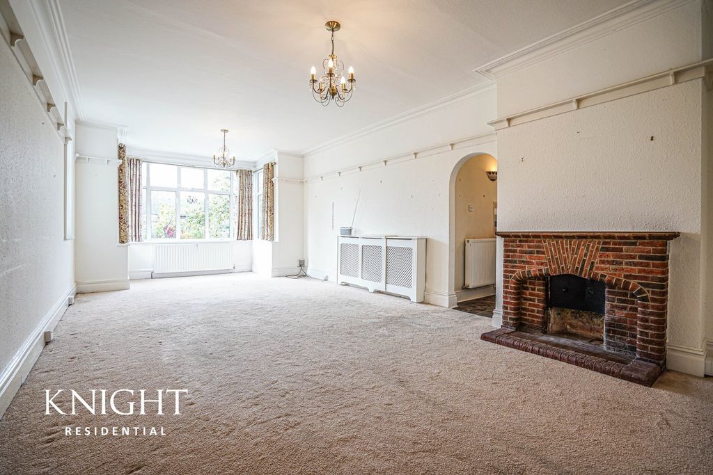Additional image 7 of 2 bed property for saleConnaught Avenue, Frinton-On-Sea CO13