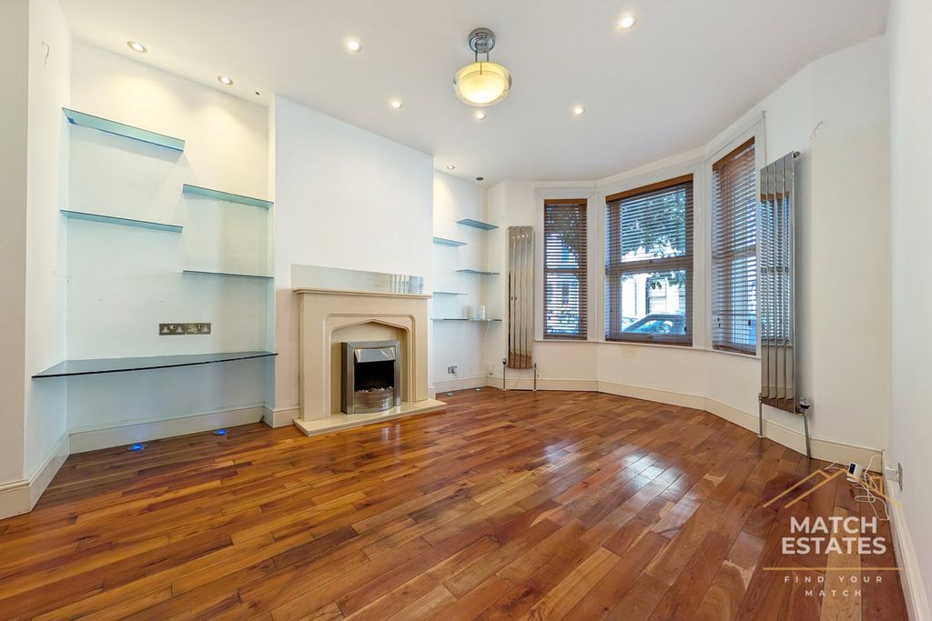 Property photo 2 of 11