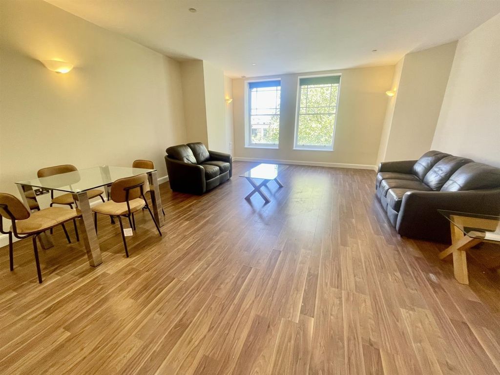 Property photo 1 of 19 045873E2-Ae07-45c2-91E4-B6E4393187Fa.Jpg