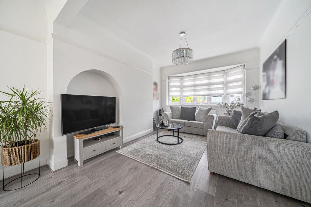 Property photo 2 of 19 1410988-3-698Dda2...