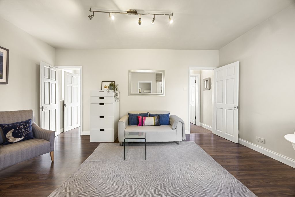 Property photo 3 of 9 Photo 12