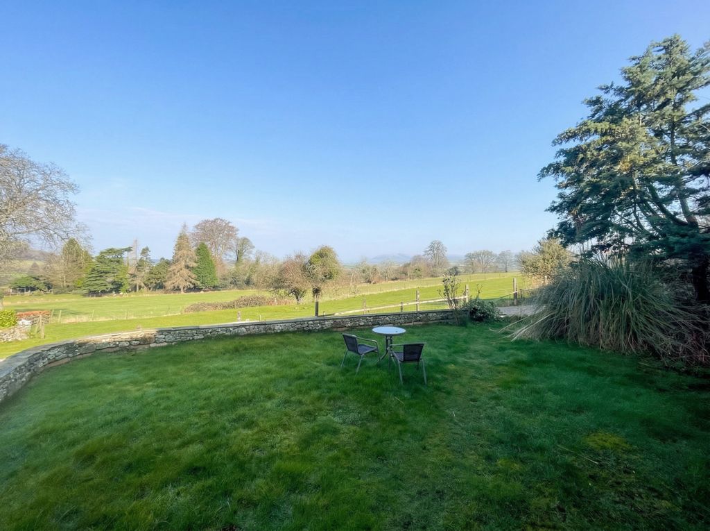 Property photo 2 of 30