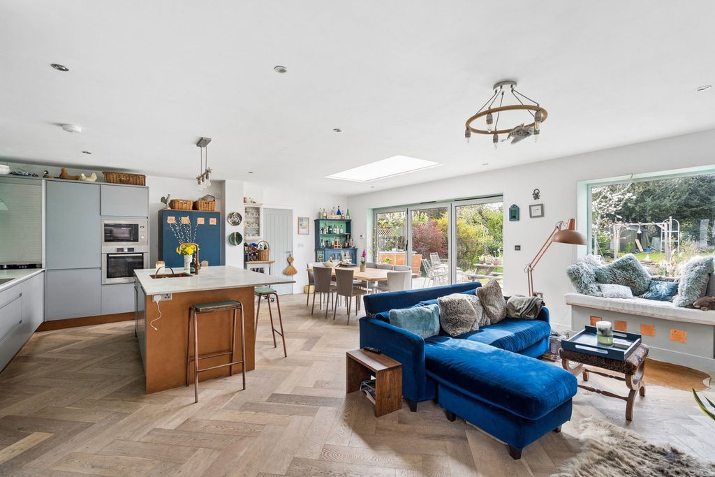 Property photo 2 of 12