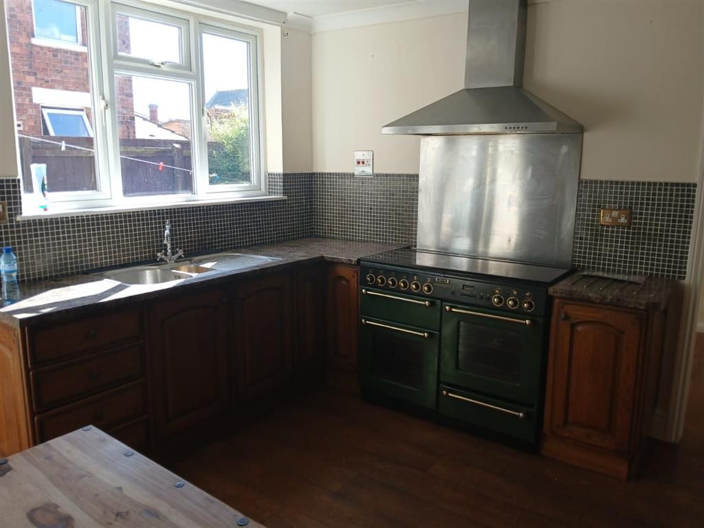 Property photo 2 of 9 Kitchen