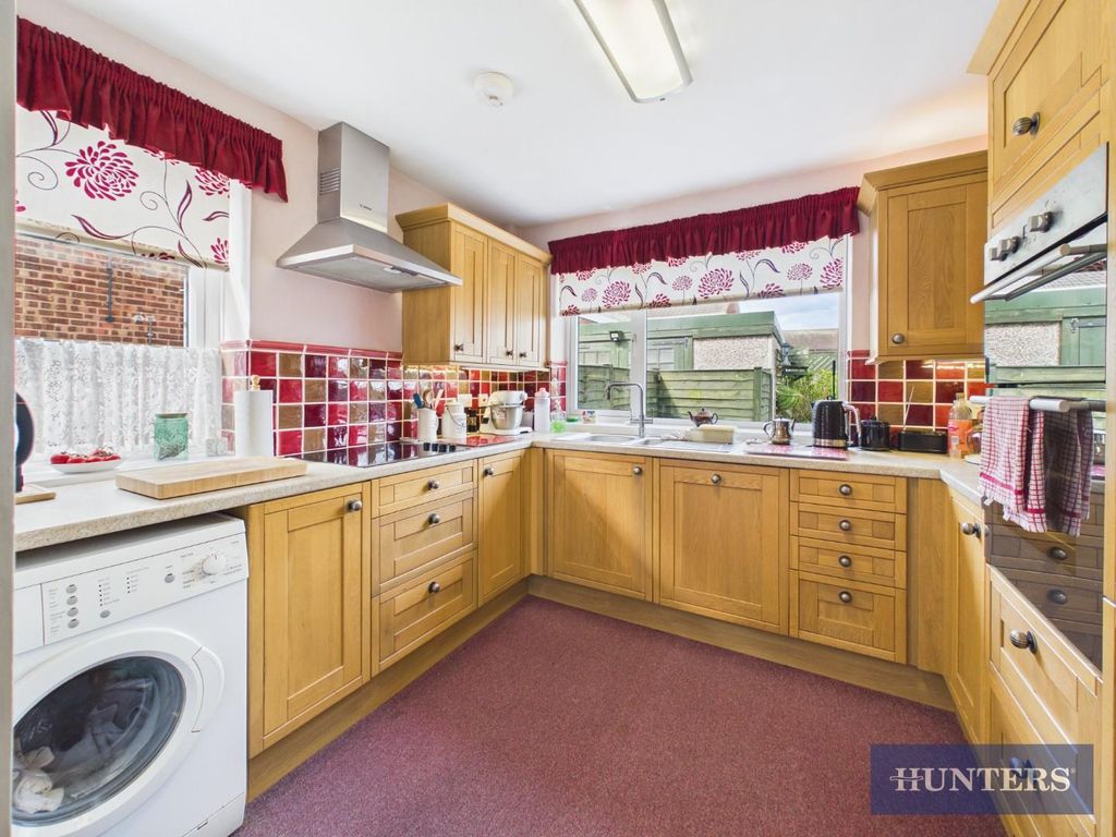 Property photo 2 of 19 Kitchen
