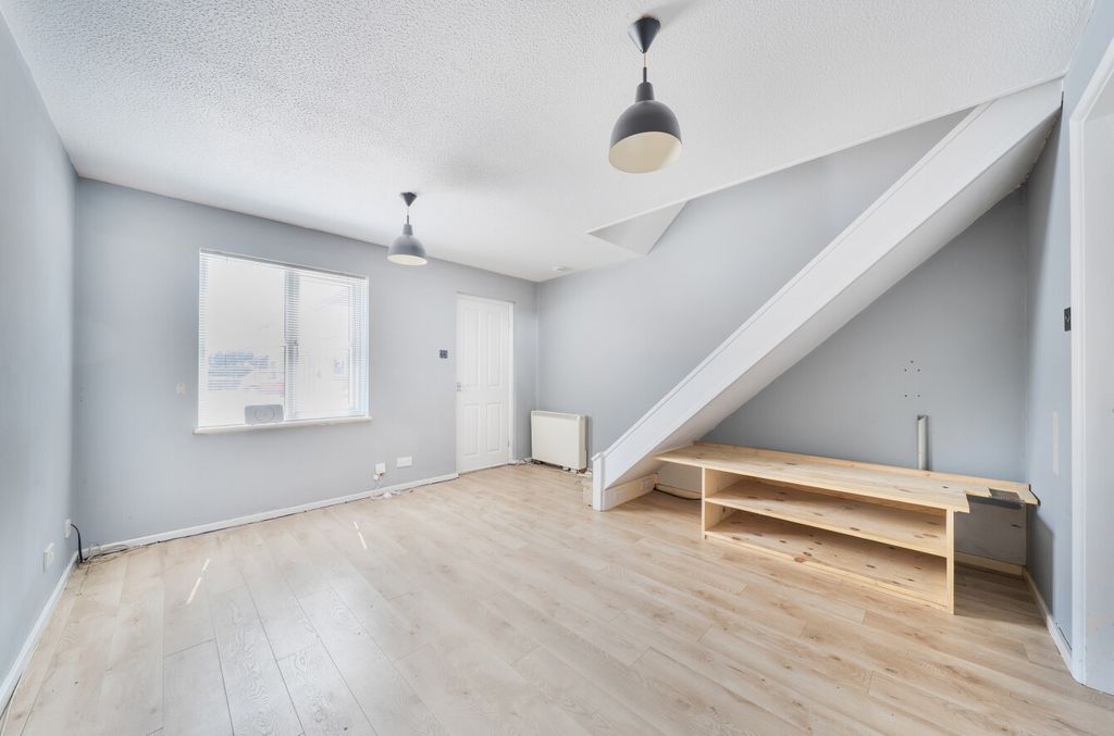 Property photo 3 of 14 1462753-12-6A064B...