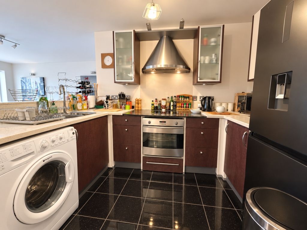Property photo 3 of 8 81A58B3B-B05B-4c4B-850F-05939d953969