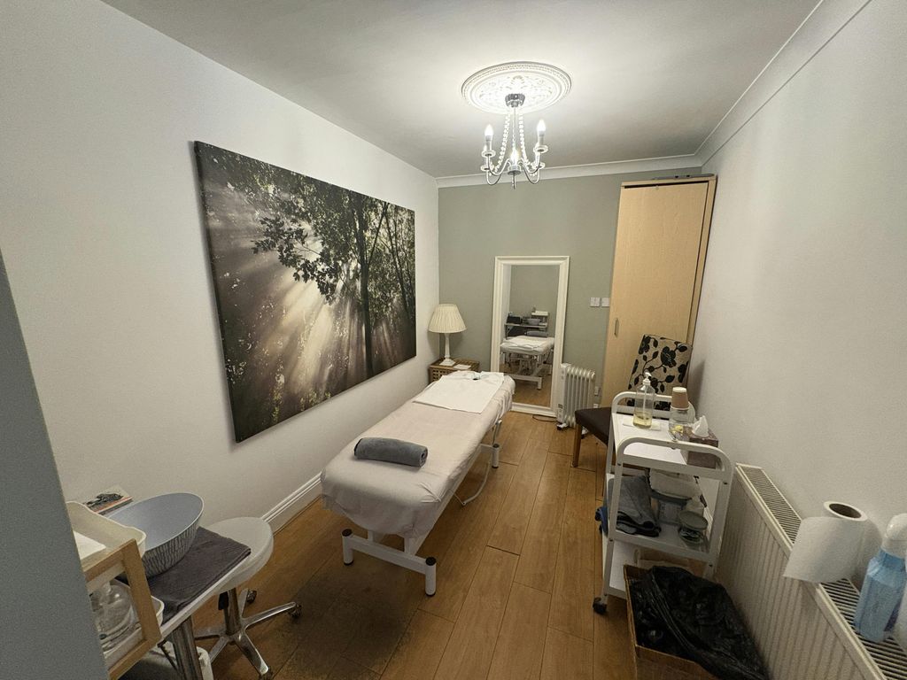 Property photo 2 of 4 2 Manor Road Verwood 9.Jpg