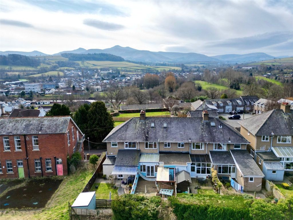 Property photo 2 of 16 Picture No. 01