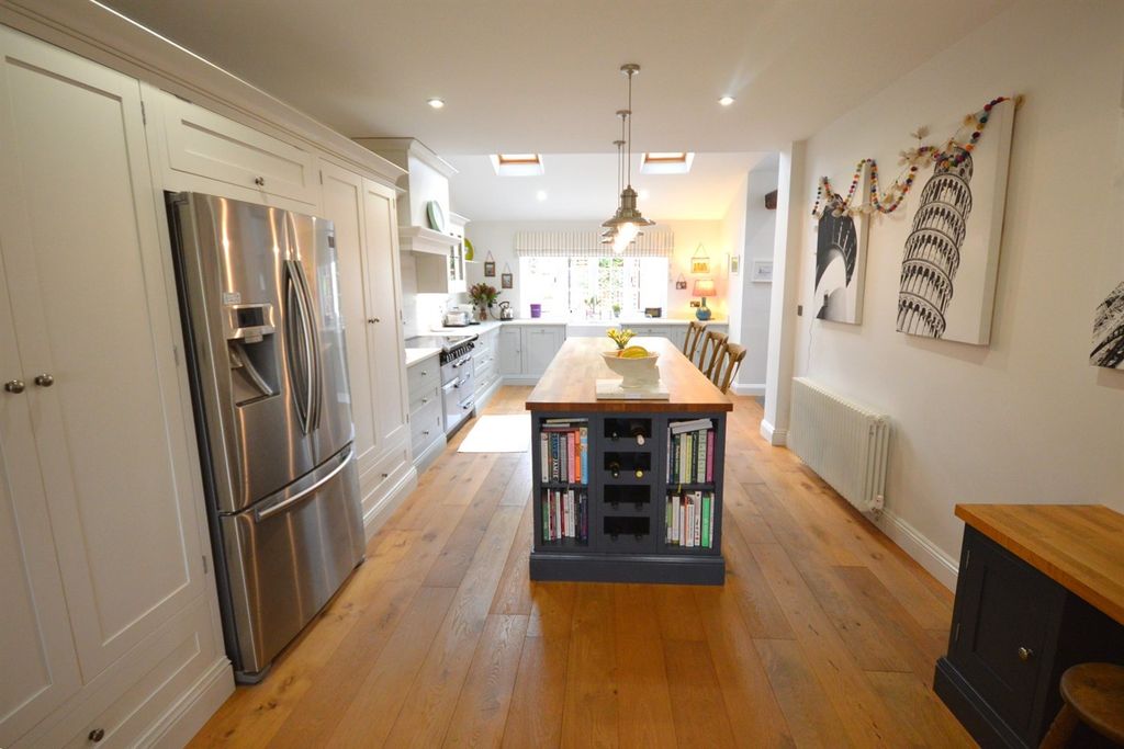 Property photo 2 of 32 Kitchen Breakfast Room