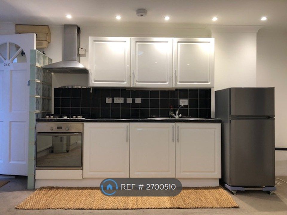 Property photo 3 of 8 Kitchen Units