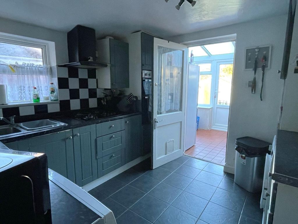 Property photo 3 of 22 Kitchen