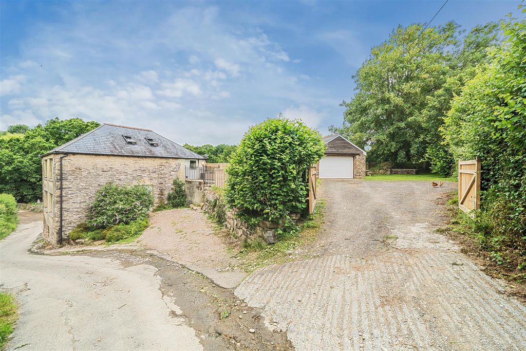 Property photo 2 of 24 Earlscombe Approach.Jpg