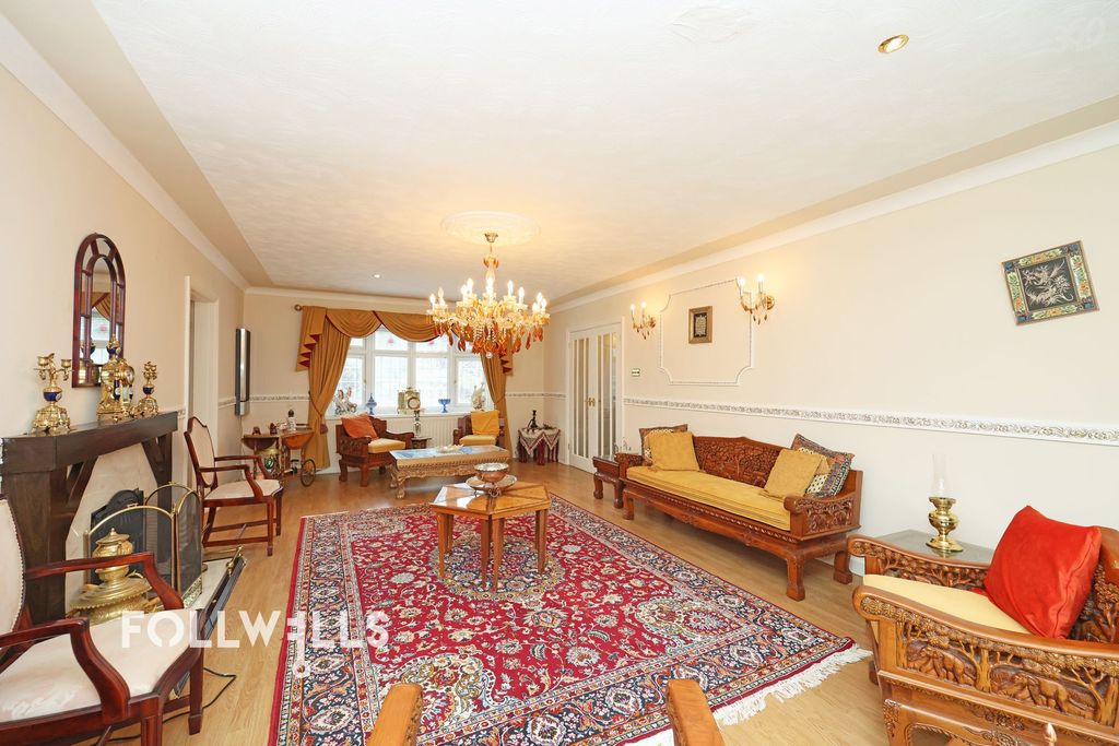 Property photo 2 of 31