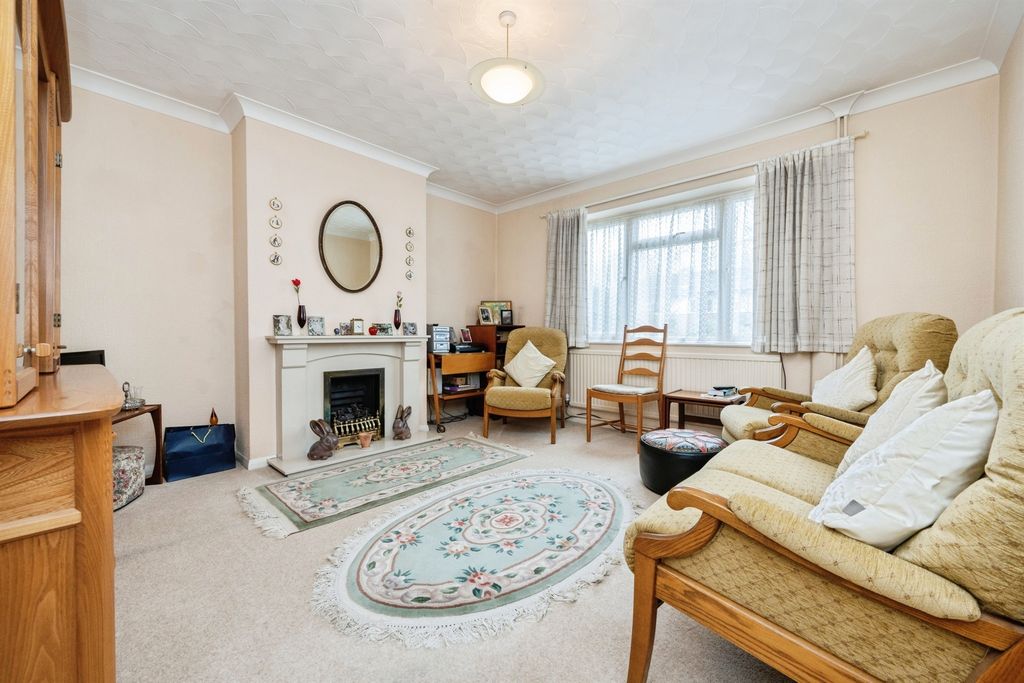 Property photo 2 of 20