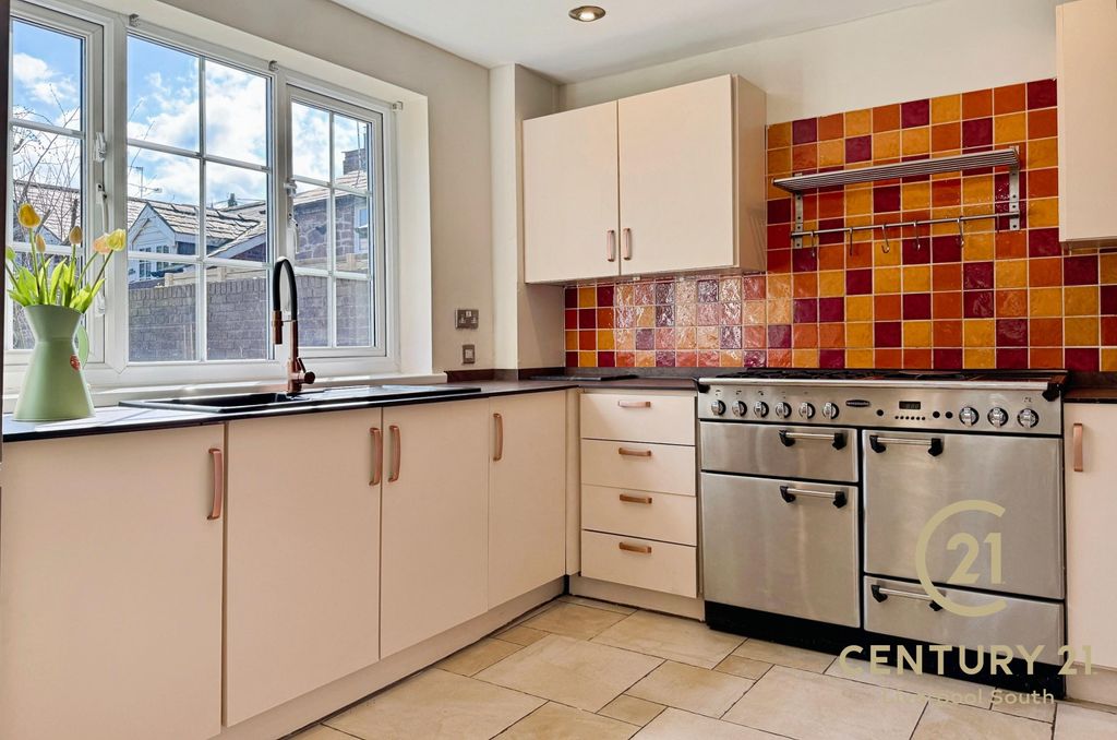 Property photo 2 of 28