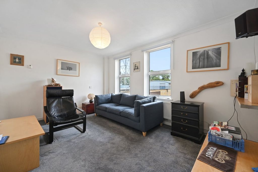 Property photo 3 of 12
