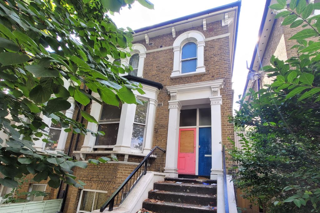 Property photo 2 of 10 Flat B, 527 Chiswick High Road, Chiswick, London W4 3Ay