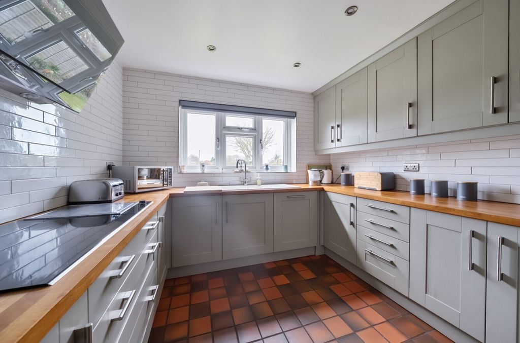 Property photo 3 of 27 1265128 (4)