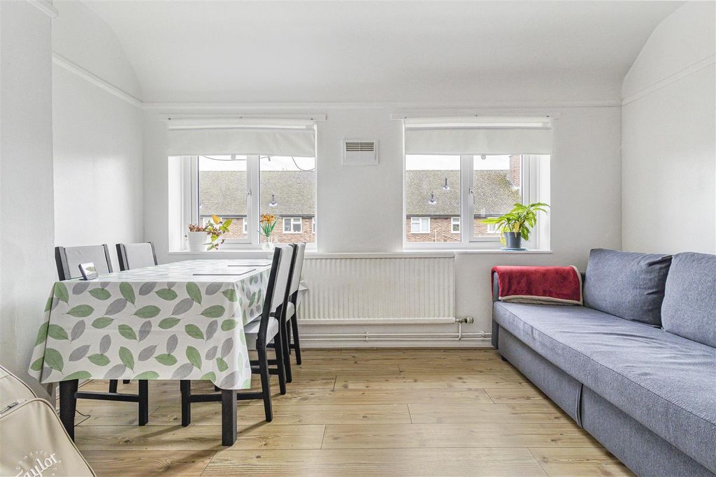 Property photo 2 of 13 8_73916.Jpg