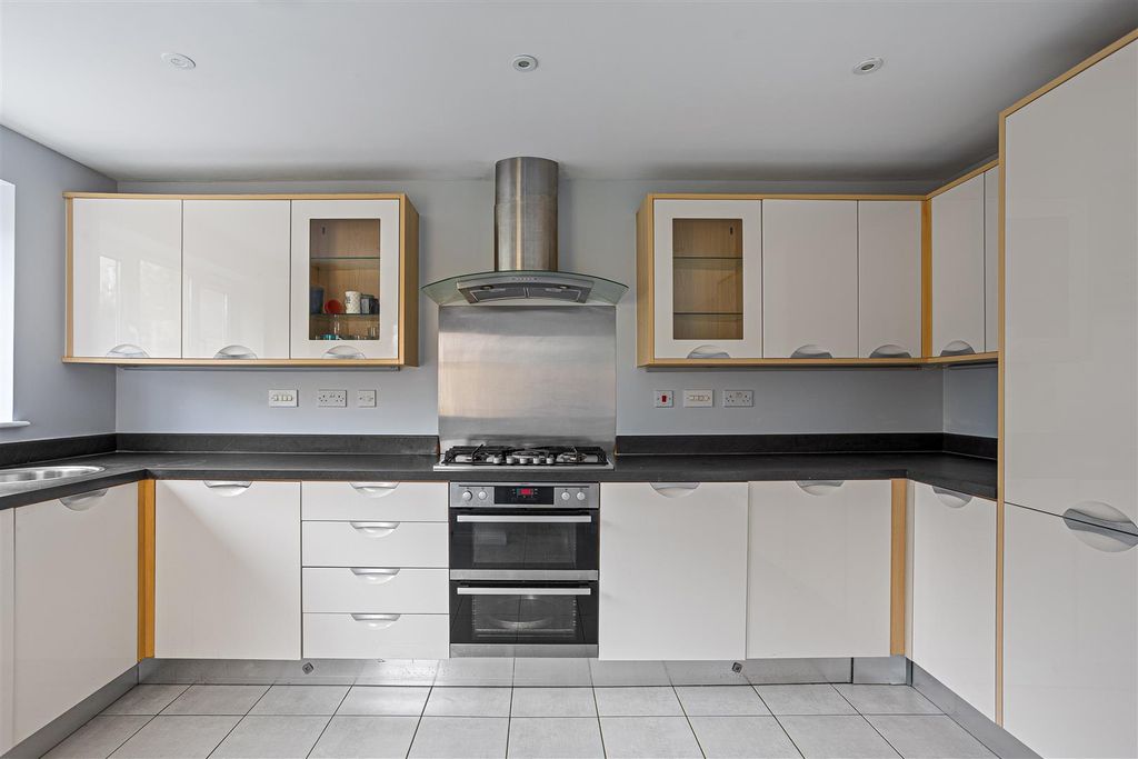 Property photo 3 of 42 16_Teachers_Close_10.Jpg