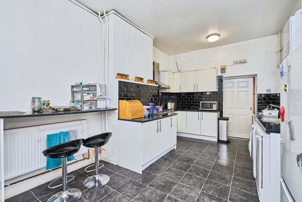 Property photo 3 of 18 Pbox-Img.Jpg