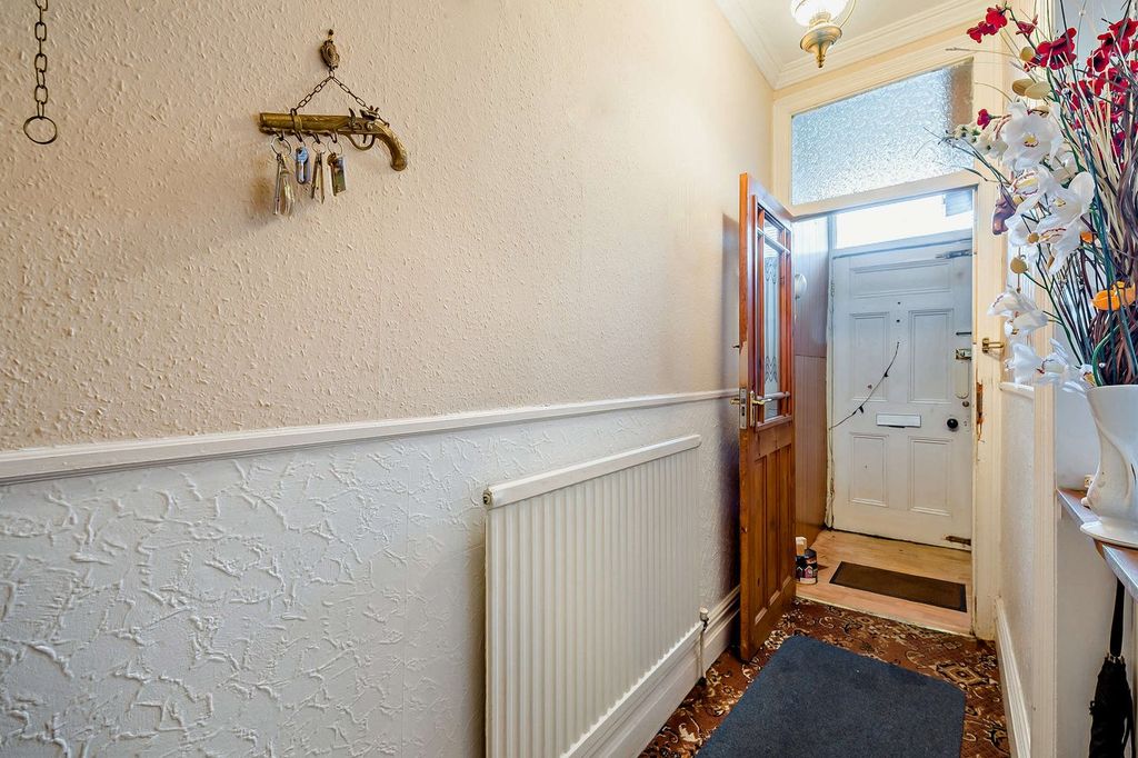 Property photo 2 of 32