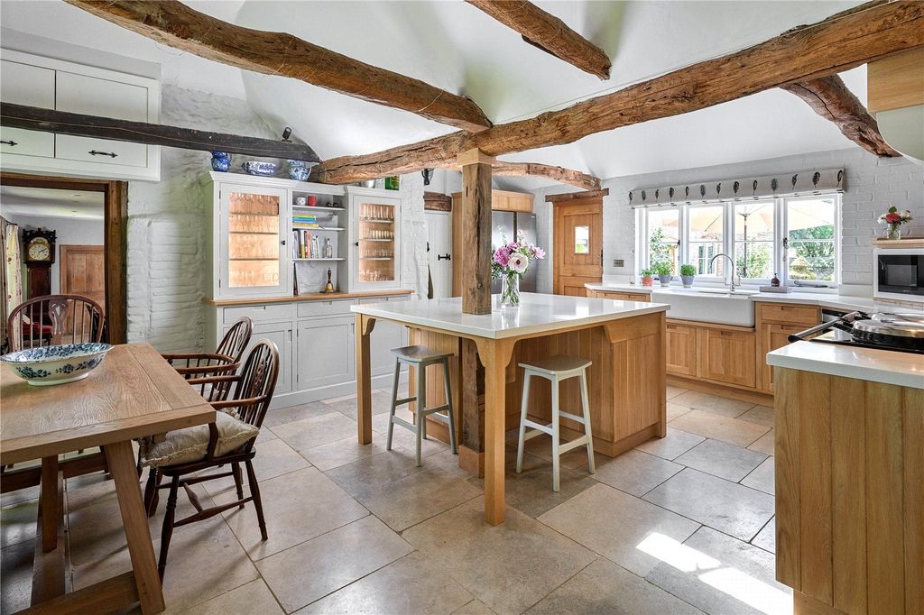 Property photo 2 of 21 Kitchen/Breakfast
