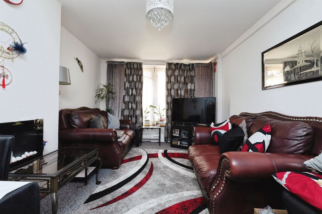 Property photo 2 of 14