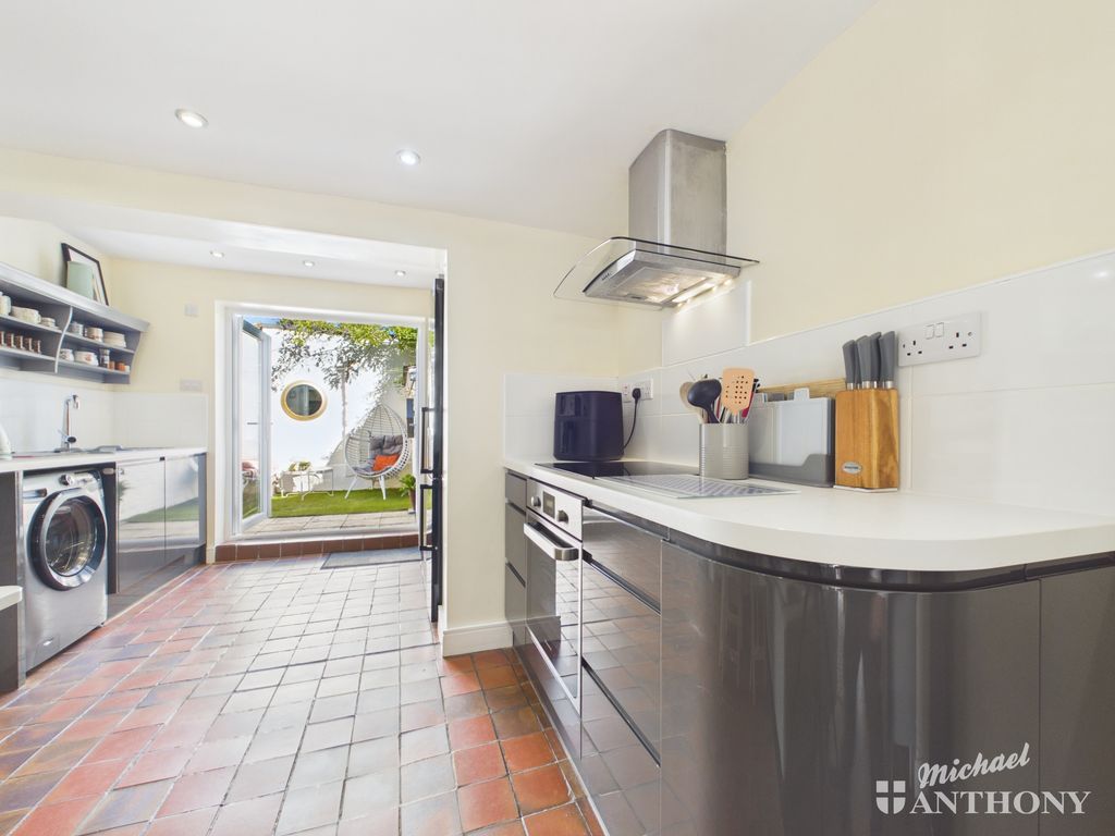 Property photo 2 of 14 Cam02773G0-Pr0472-Still001