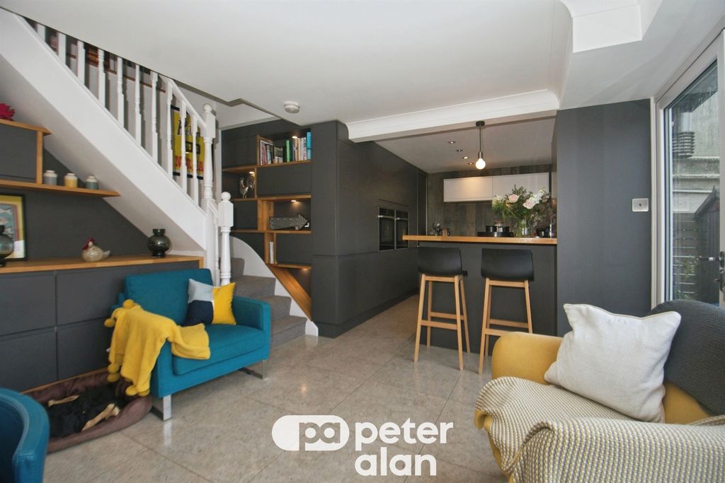 Property photo 2 of 40