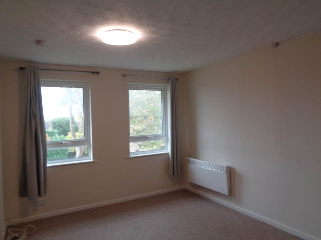 Property photo 2 of 4 Litle Meadow 44 Living Room