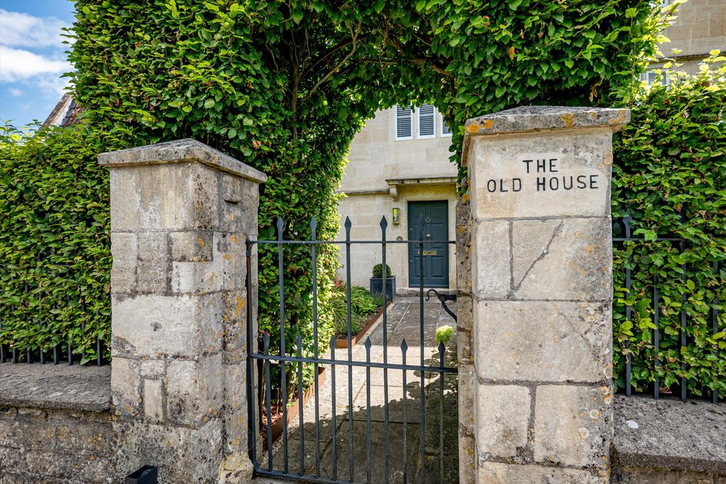 Property photo 2 of 28 Image