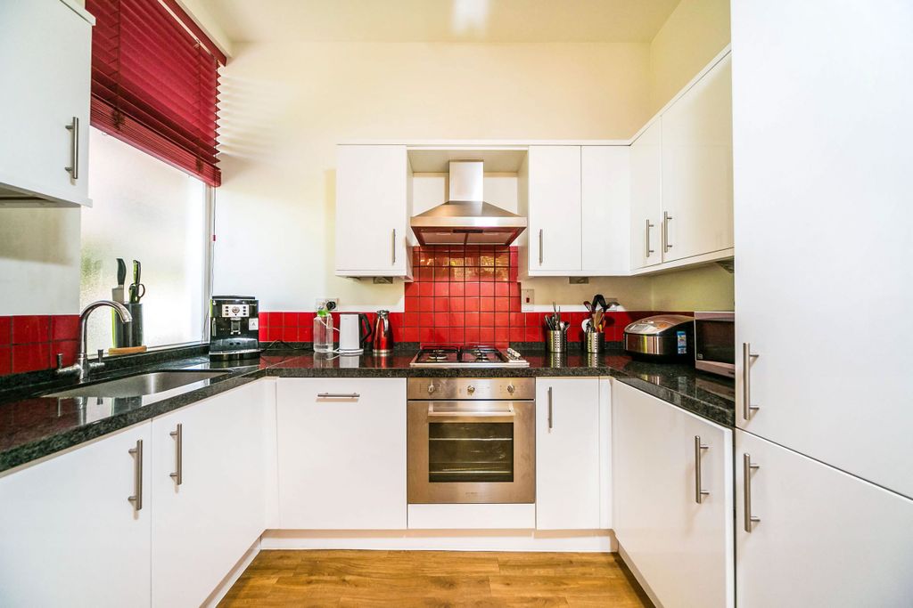 Property photo 3 of 8 6830476A-9670-4462-B