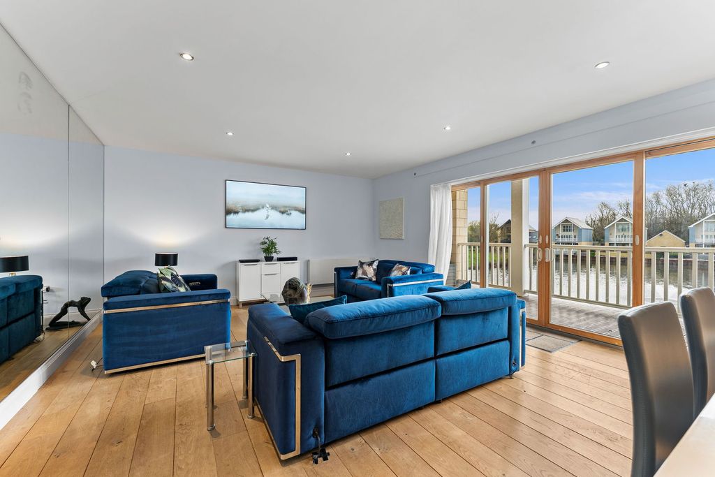 Property photo 3 of 31