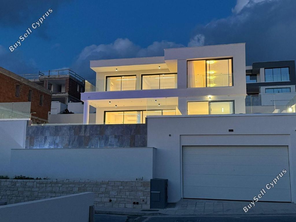 Property photo 2 of 34