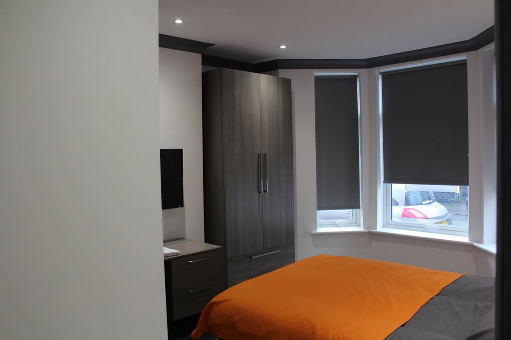 Property photo 1 of 12 Room 1 - Double Ensuite