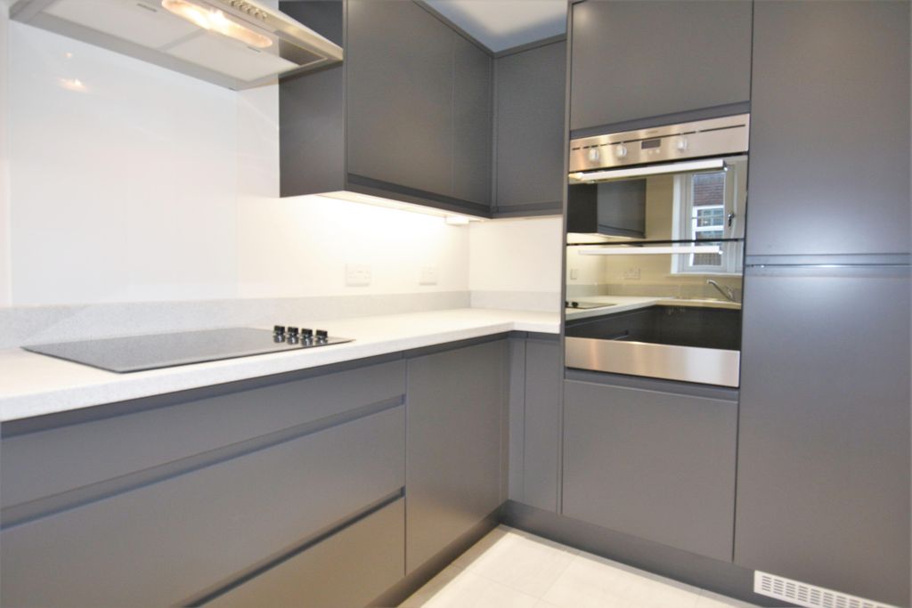 Property photo 2 of 11 Kitchen