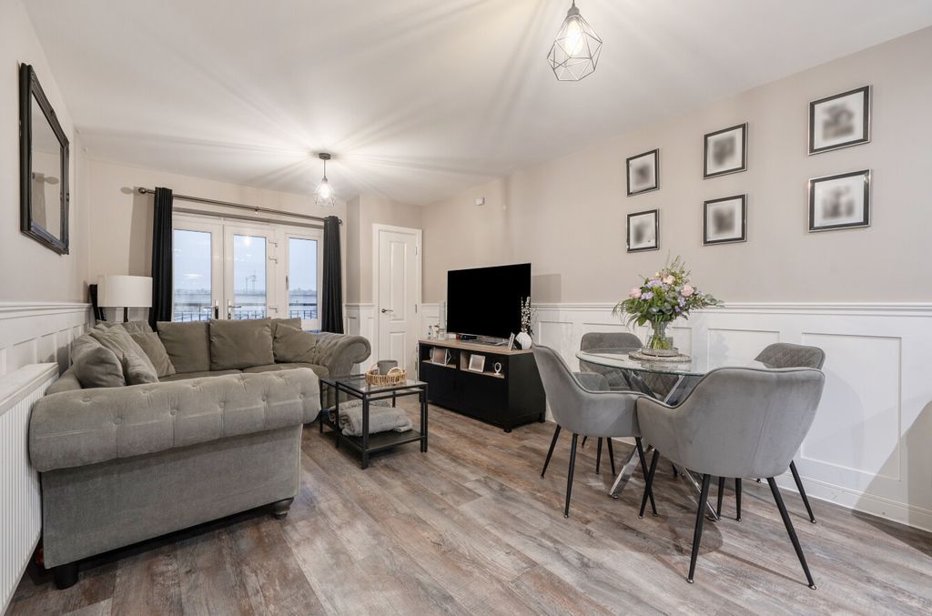 Property photo 2 of 17 1416109-11-6995Fd...