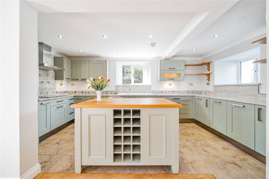 Property photo 3 of 16 Kitchen