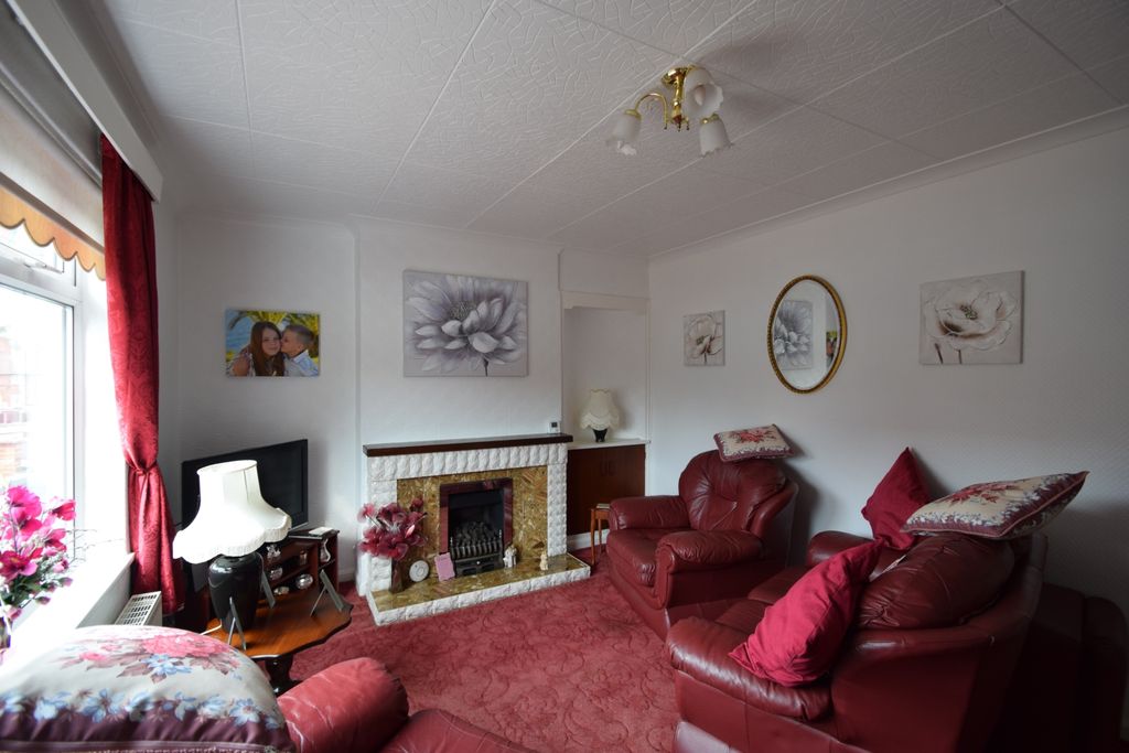 Property photo 2 of 10 Lounge