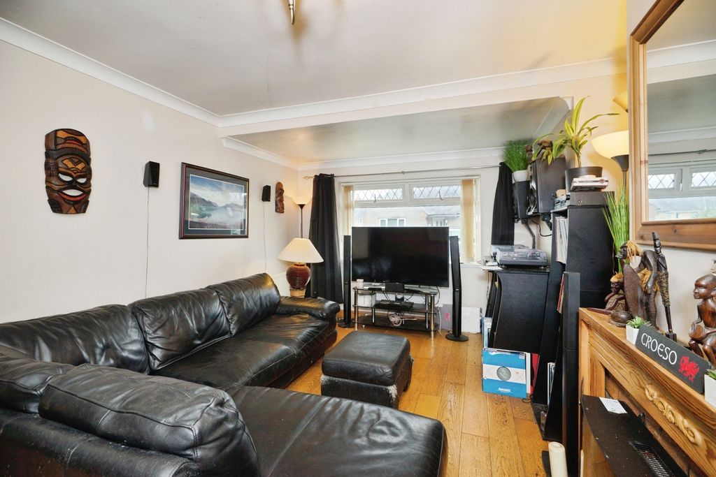 Property photo 2 of 17 Photo