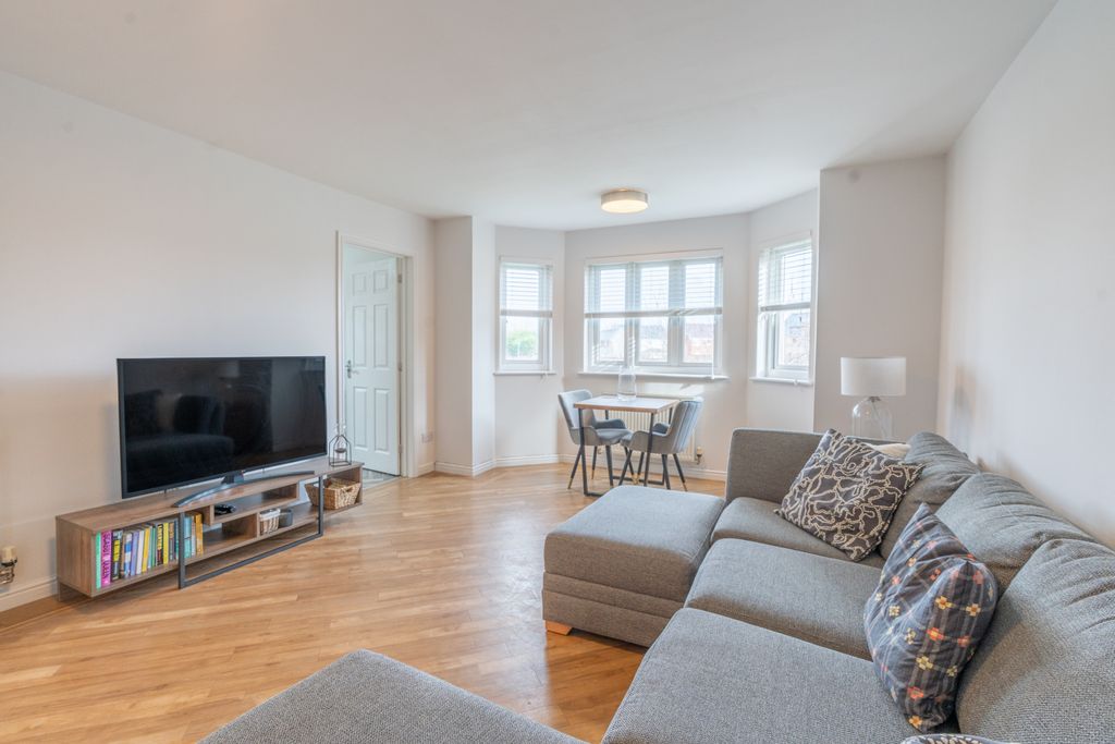 Property photo 2 of 31 Gallery